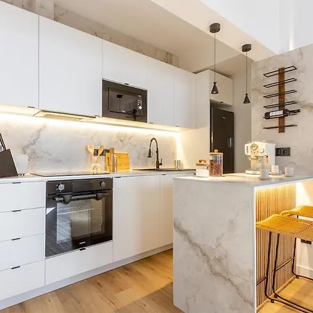 Stylish By The Sea Apartment *